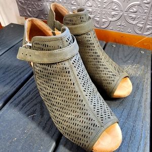 Giani Bernini Peep Toe Heeled Sandal